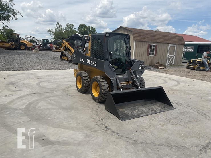 2016-deere-318e-image-6