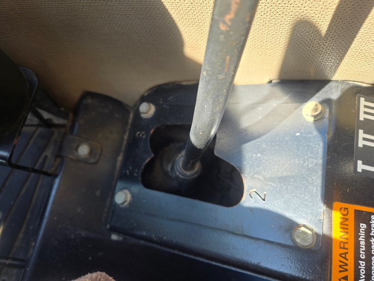 2010-john-deere-6115d-image-36