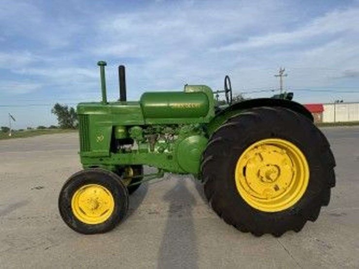 1955-john-deere-70-image-2