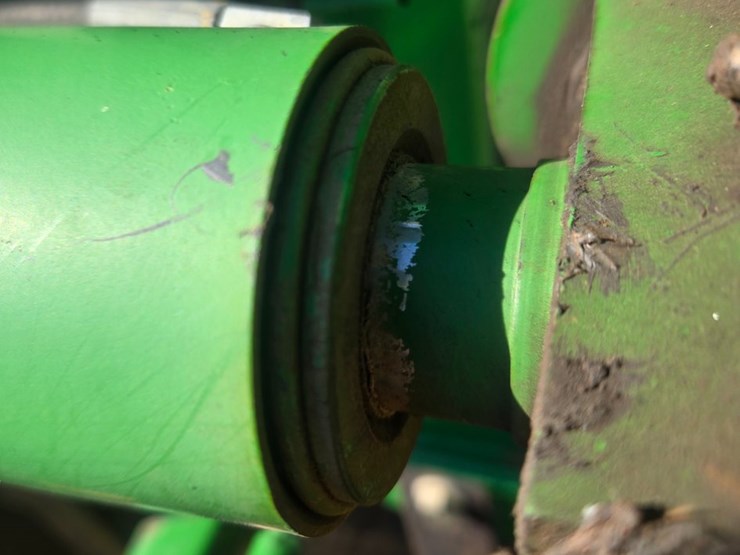 2010-john-deere-6115d-image-83