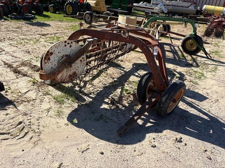 international-roll-bar-rake-image-1