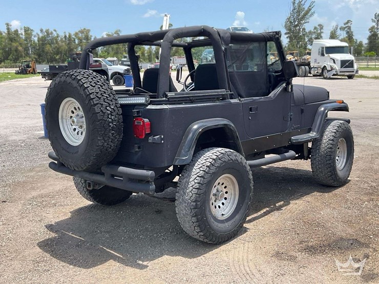 1995-jeep-wrangler-image-3