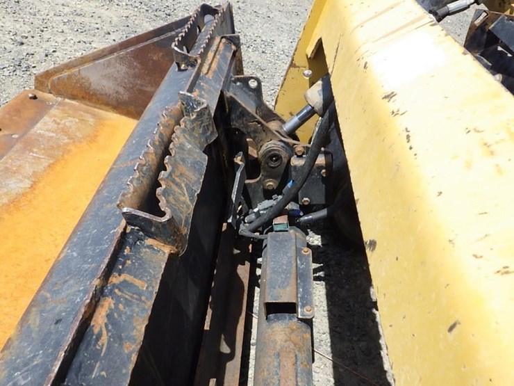 2017-caterpillar-239d-image-16