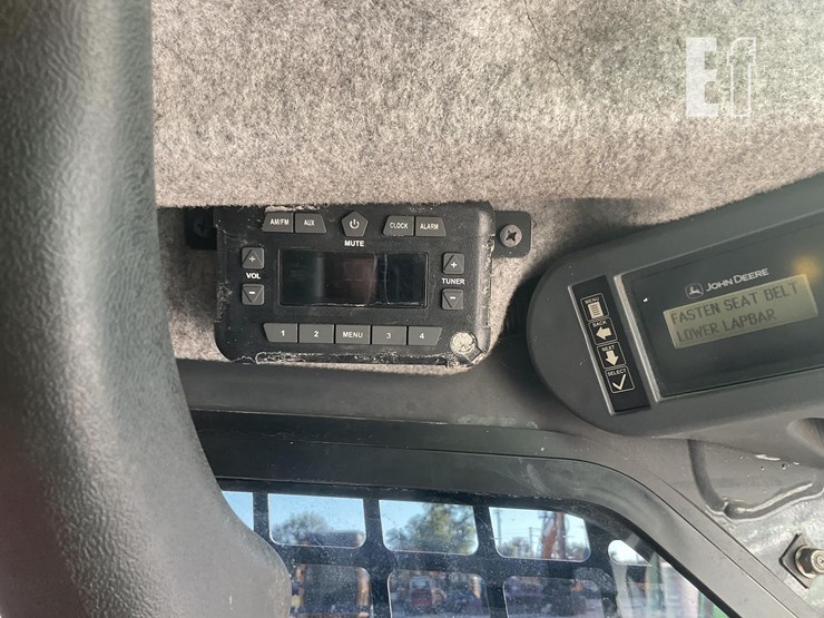 2017-deere-317g-image-15