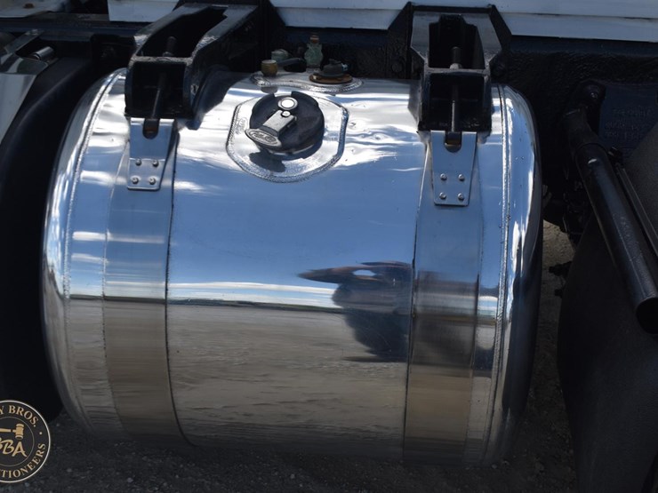2013-peterbilt-367-image-38