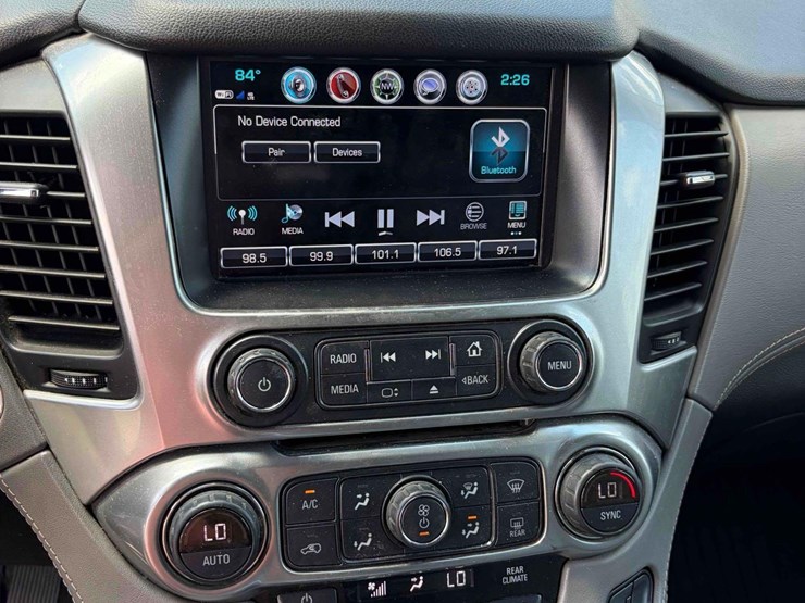 2019-chevrolet-suburban-image-16