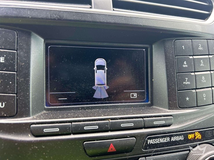 2016-ford-explorer-image-22