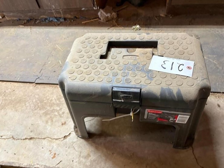 rubbermaid-toolbox-&-misc-tools-image-1