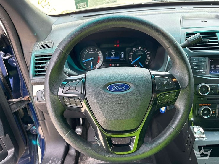 2016-ford-explorer-image-13