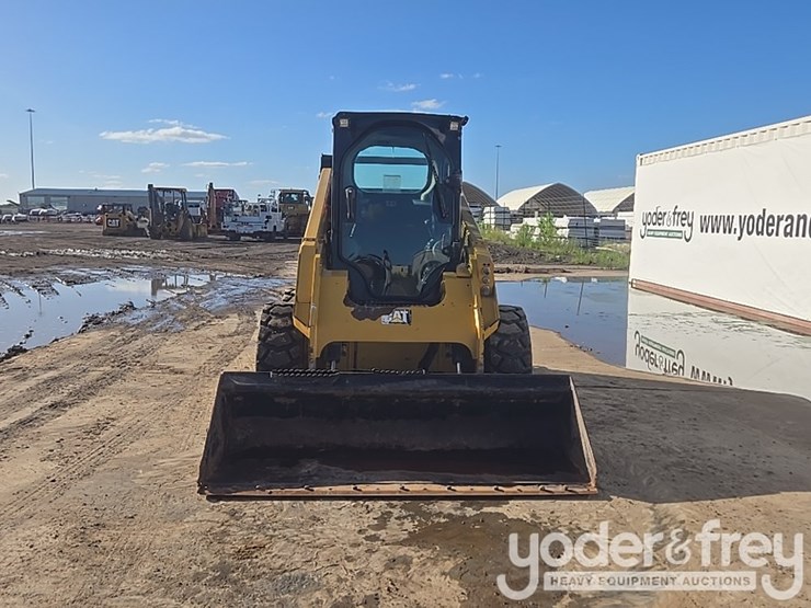 2017-caterpillar-262d-image-8
