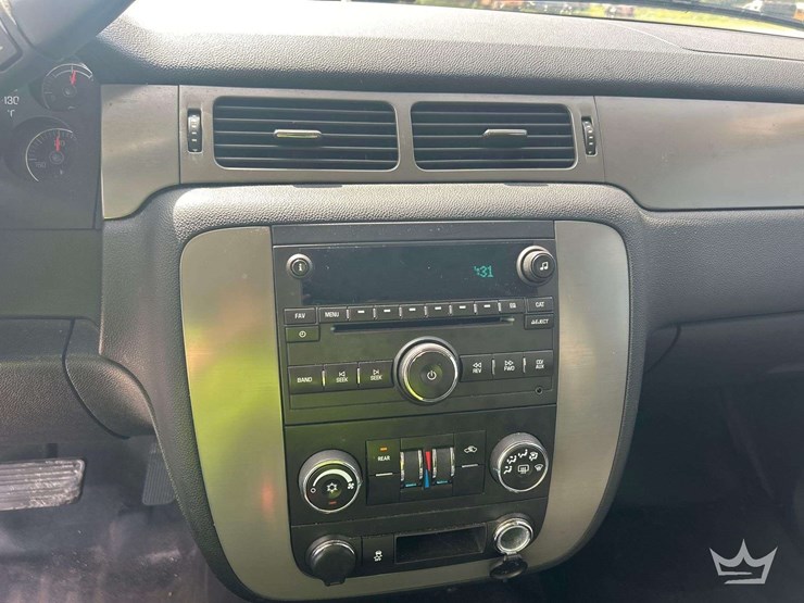 2013-chevrolet-tahoe-image-15