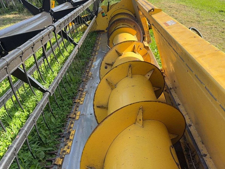 new-holland-73c-image-10