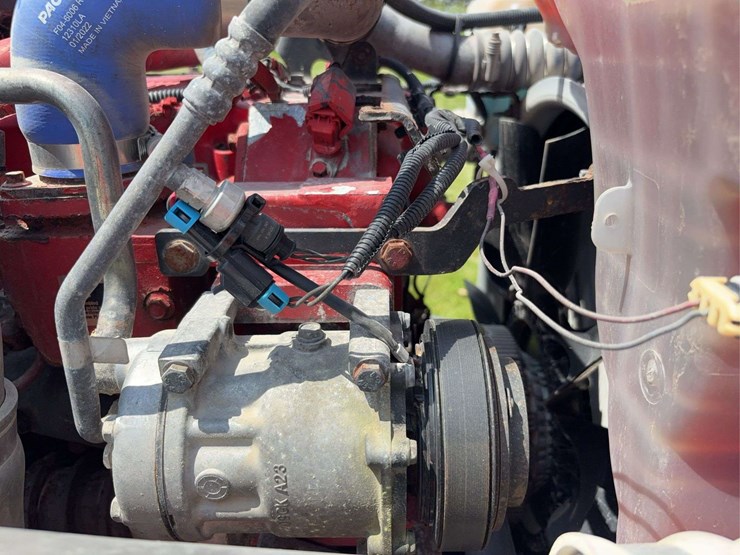 peterbilt-579-image-50