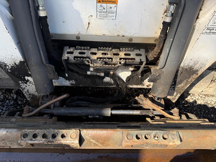 2021-bobcat-t870-image-10