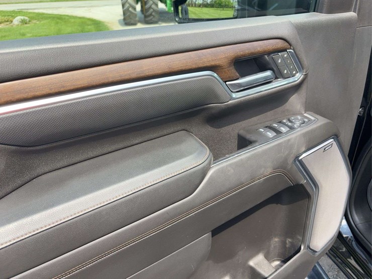 2025-chevrolet-silverado-2500hd-high-country-image-30