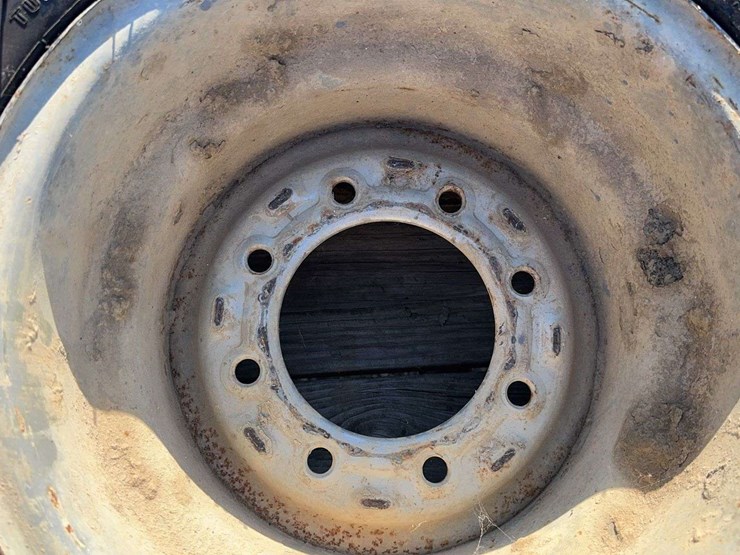 goodyear-12.5l-15-tire-and-8-bolt-rim-image-5