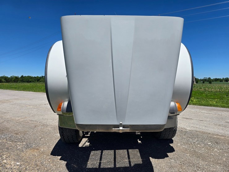 2017-peterbilt-365-image-30