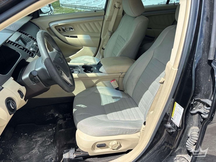 2018-ford-taurus-sedan-image-13
