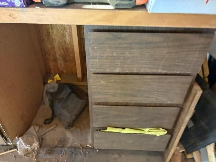 contents-of-shelves-&-hardware-image-12
