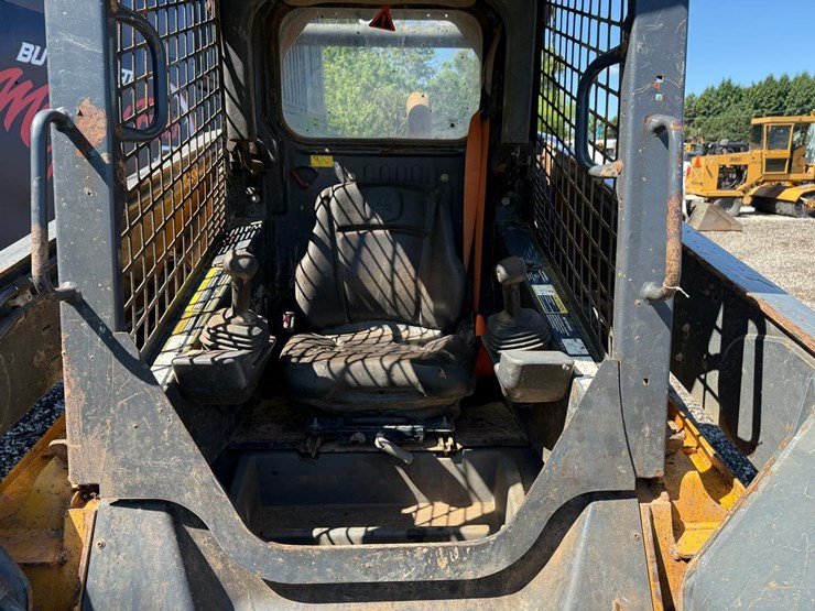 2017-deere-331g-image-19