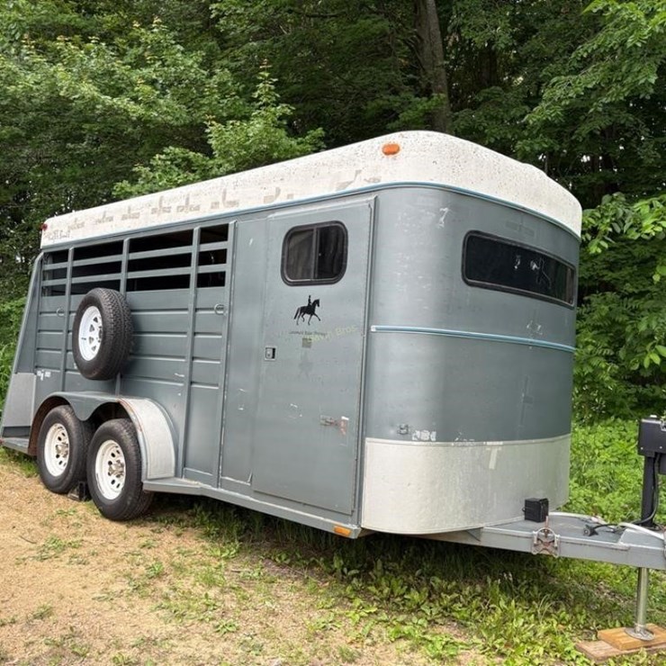 Kiefer Built Tandem Horse Trailer