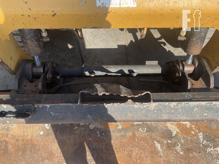 2017-caterpillar-259d-image-10