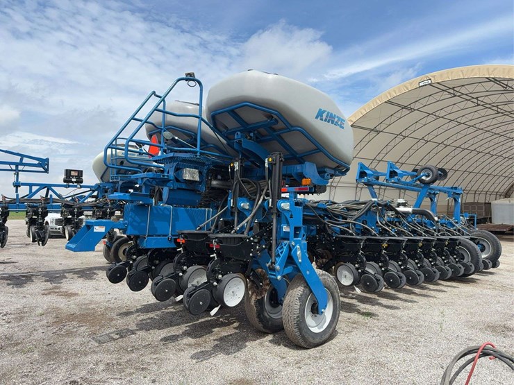 kinze-24-center-fill-planter,-30''-image-16