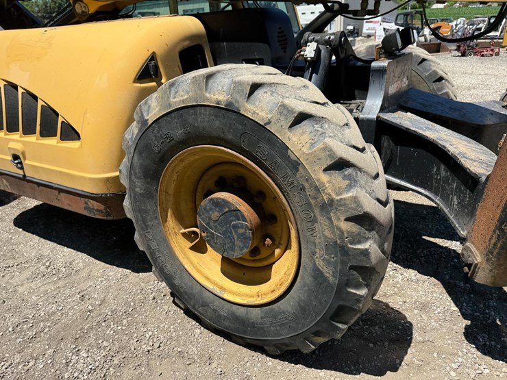 caterpillar-tl943-image-12