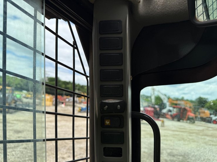 2020-case-tv450b-image-28