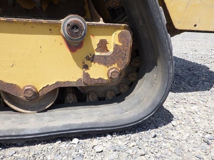2017-caterpillar-239d-image-10