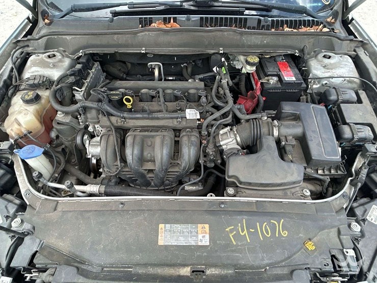 2014-ford-fusion-sedan-image-8