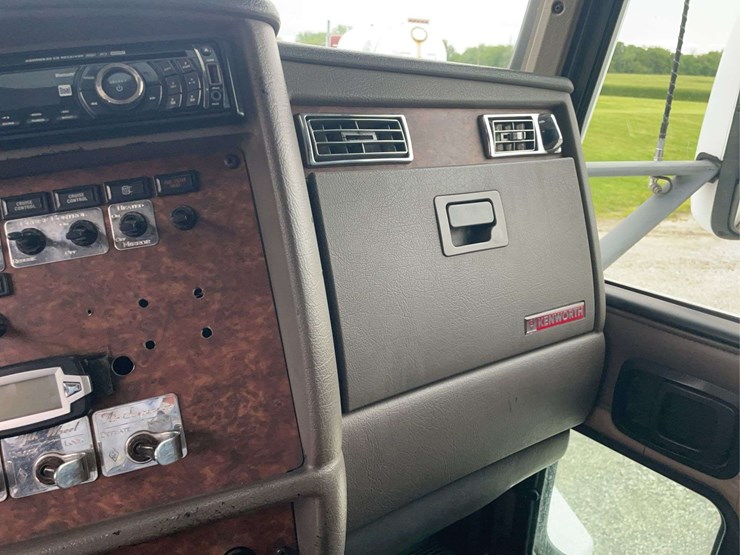 2004-kenworth-t600-image-50