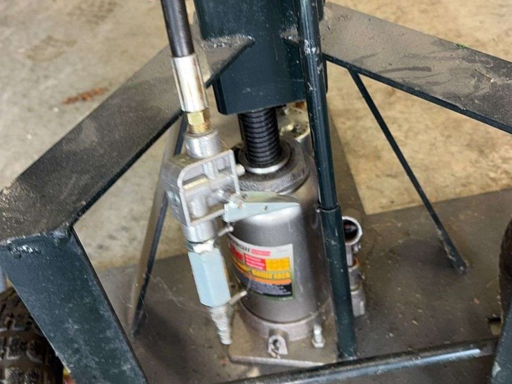 high-clearance-sprayer-jack---20-ton-air/hydraulic-bottle-jack---minimum-jack-height-50”-image-8