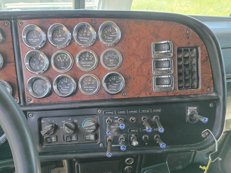 2005-peterbilt-379-image-50