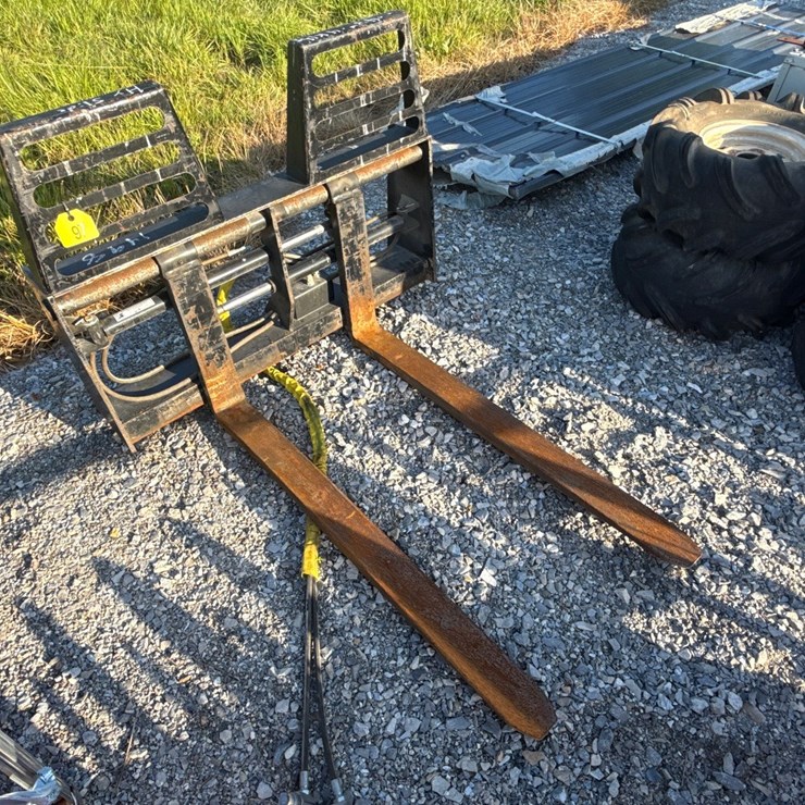 #97 • MID STATE 48” SKID STEER HYDRAULIC FORKS
