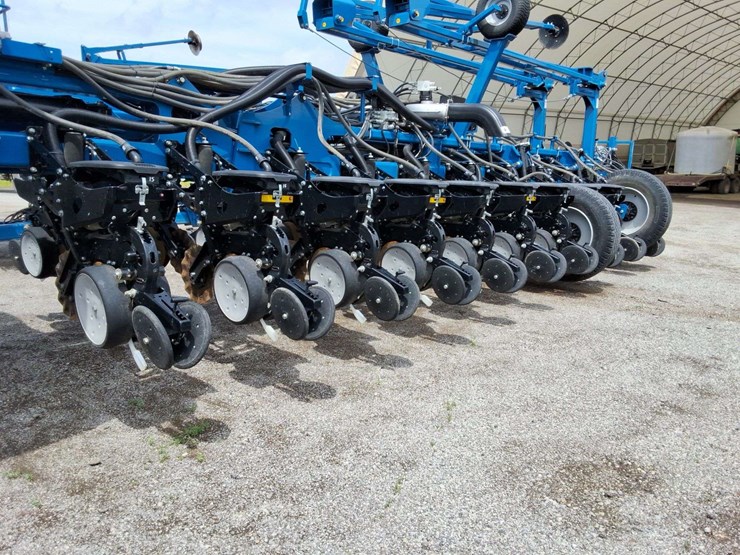 kinze-24-center-fill-planter,-30''-image-11