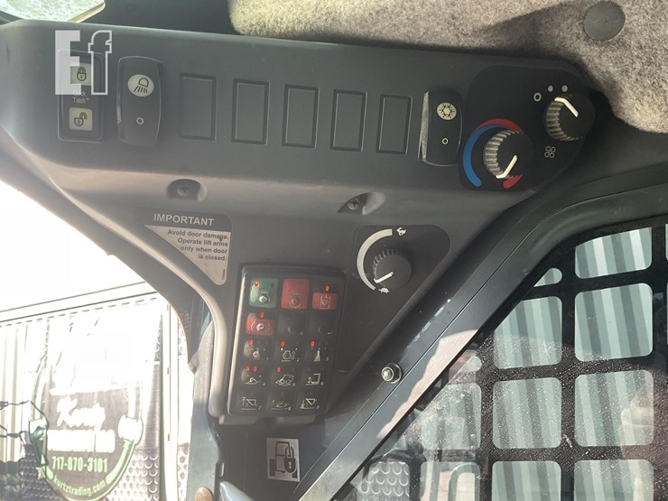2017-deere-317g-image-16