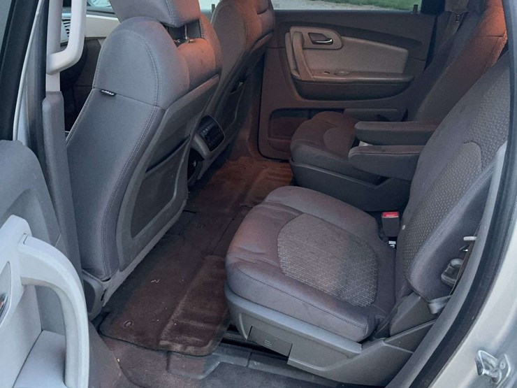 2012-chevrolet-traverse-image-11