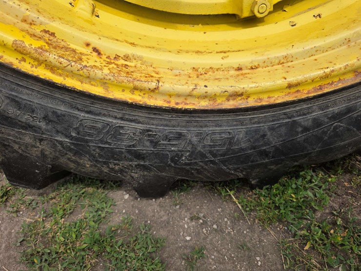 john-deere-3010-image-11