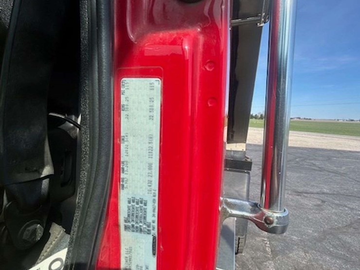 2002-freightliner-fl80-image-57