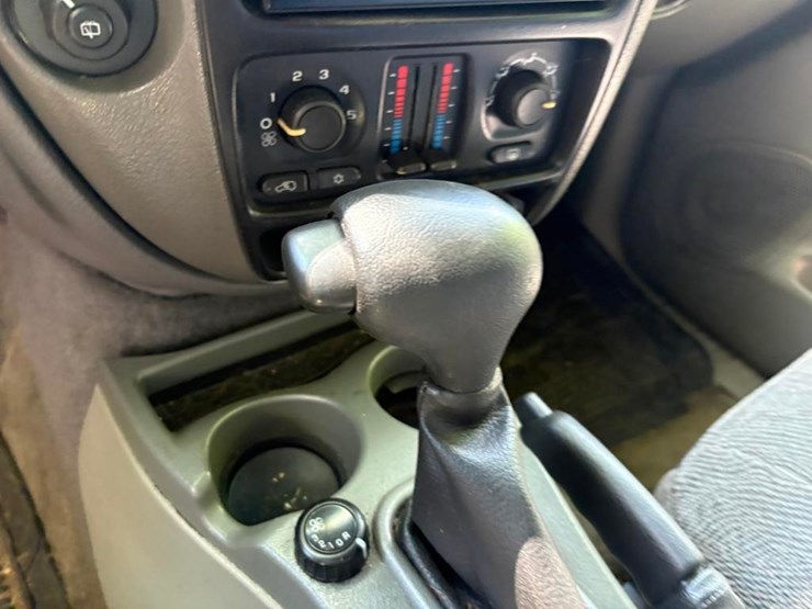 2004-chevrolet-blazer-image-11