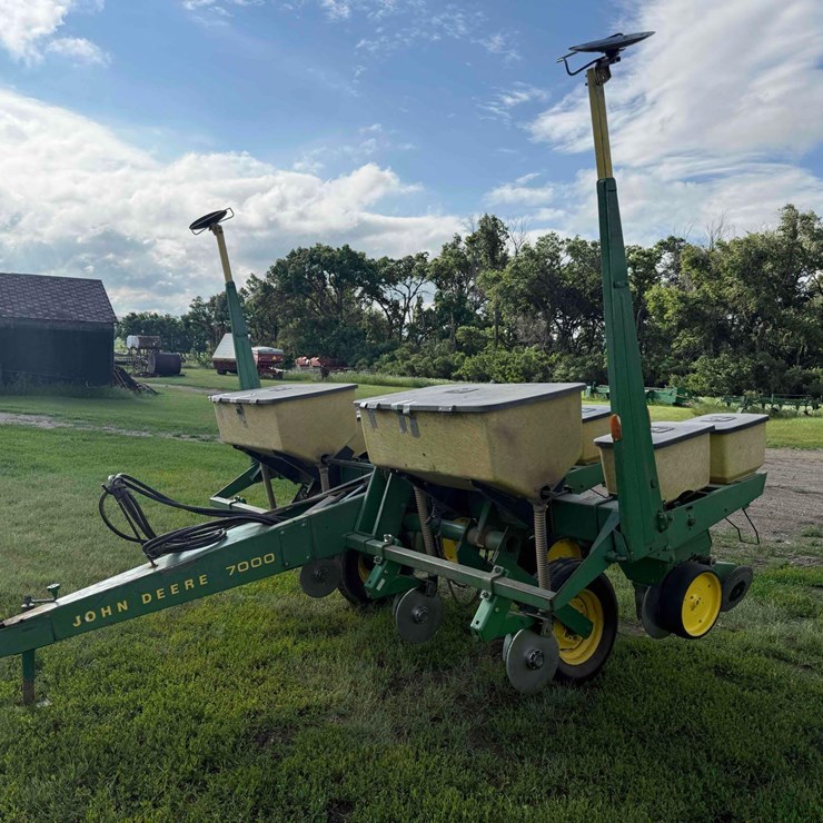 JOHN DEERE 7000