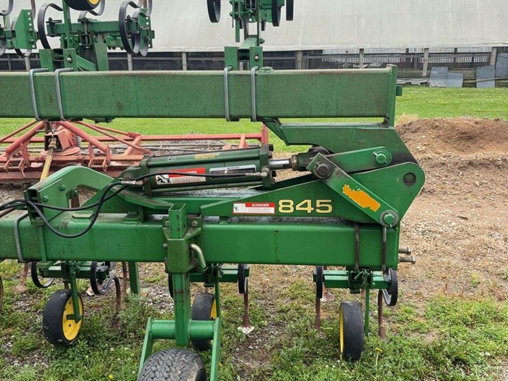 16-row-jd-row-crop-cultivator-image-3