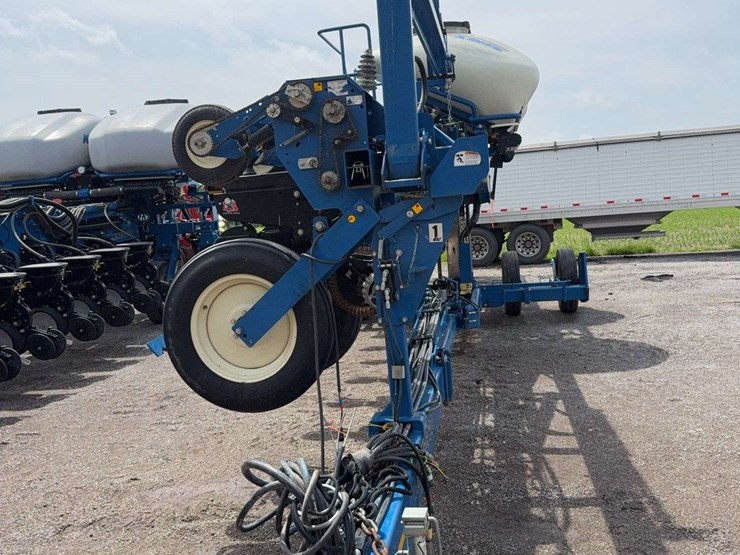 2013-kinze-3600-image-17