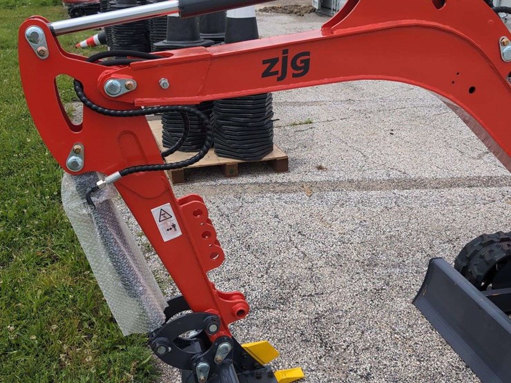 zjg-mini-excavator-zj-12---red---non-running-engine-issues-image-2