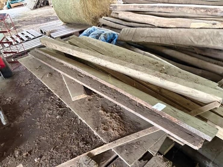 rough-sawed-lumber-image-4