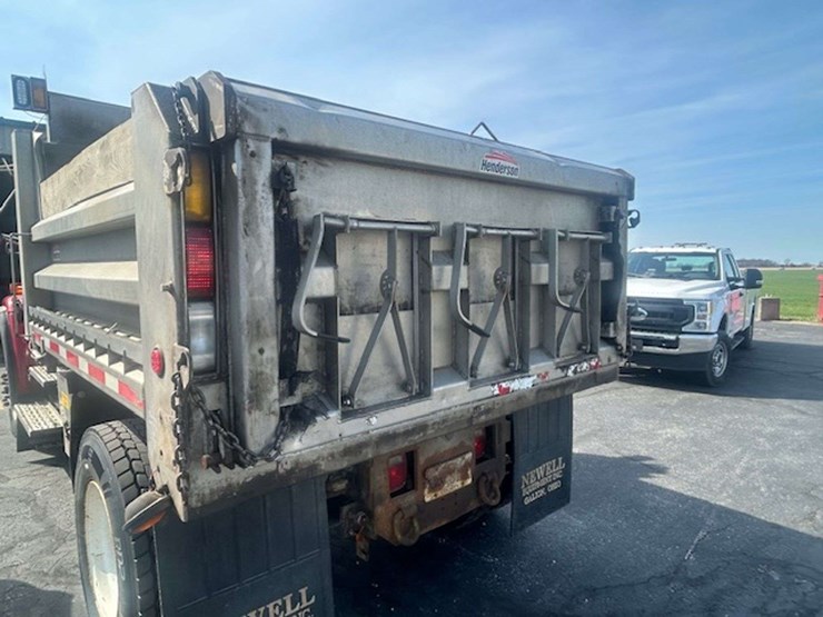 2002-freightliner-fl80-image-18