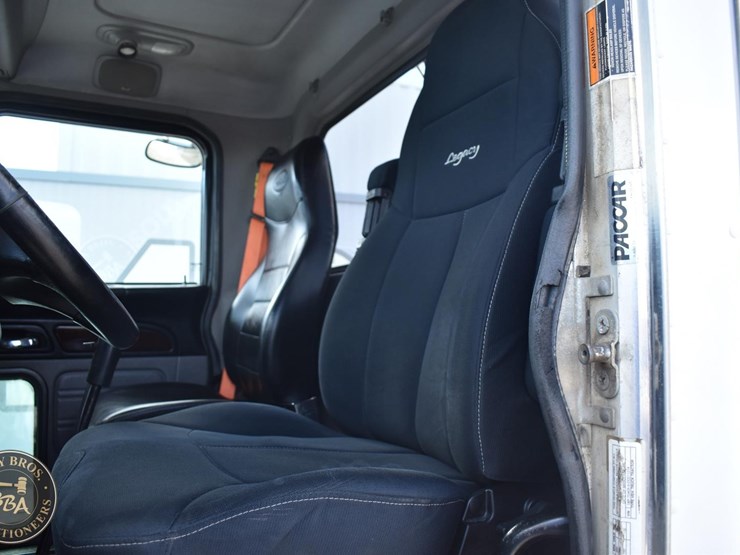 2013-peterbilt-367-image-45