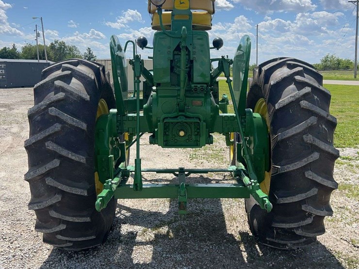 john-deere-4010-image-4