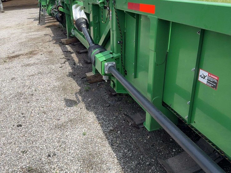 2018-john-deere-12-image-8